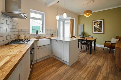 Sunbeam House, Saltburn-by-the-Sea - Host & Stay