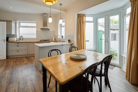 Sunbeam House, Saltburn-by-the-Sea - Host & Stay