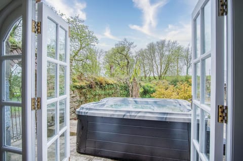 The Stables - 2 Bedroom Cottage - Princes Gate (18691)