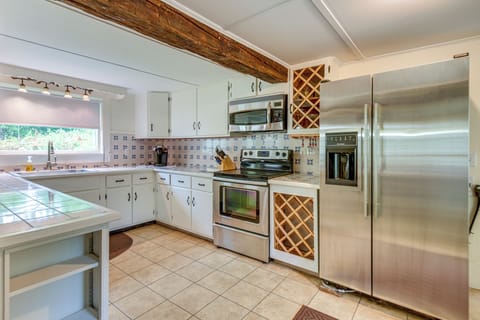 Kitchen | 1st Floor | Cooking Basics | Knife Set | Keurig Coffee Maker