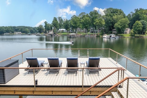 Private lakefront dock with sundeck & fast water - six - 10 star reviews 