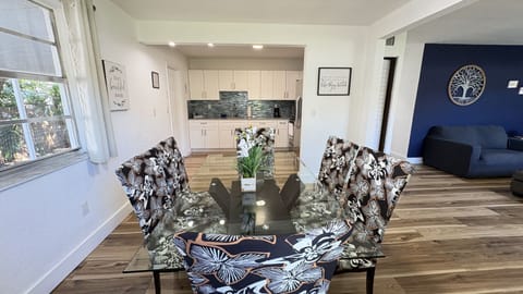 Enjoy your meals with your loved ones in this elegant dining area.