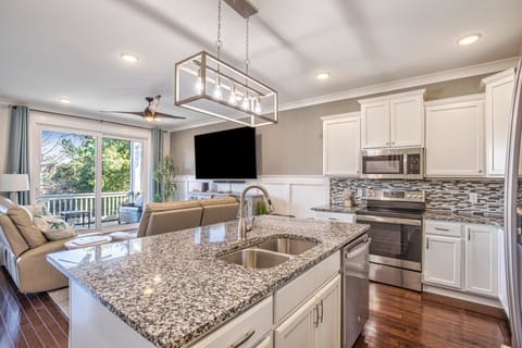 Large Kitchen Island with Seating for 4.