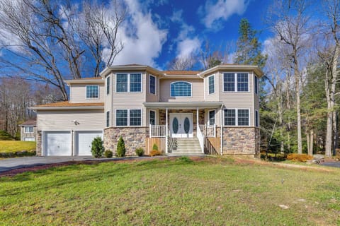 Tobyhanna Vacation Rental | 5BR | 5.5BA | 4,000 Sq Ft | Stairs Required