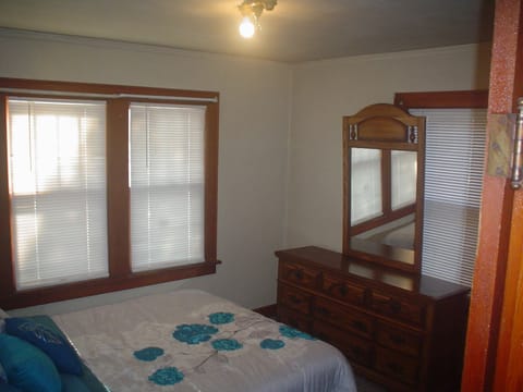 Bedroom 1, Queen Bed, walk in closet.