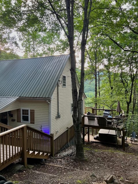 Front/side of cabin