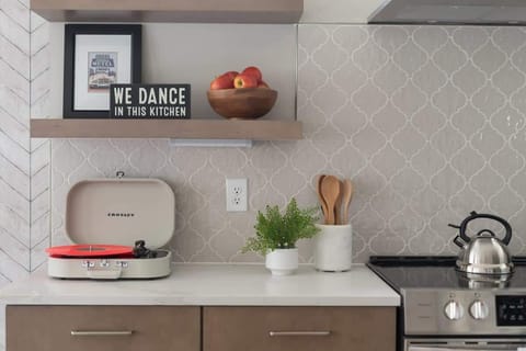 Well-Equipped Kitchen Perfect for Home-Cooked Meals
