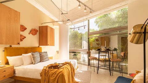 El mobiliario, la decoración y los servicios pueden variar ligeramente