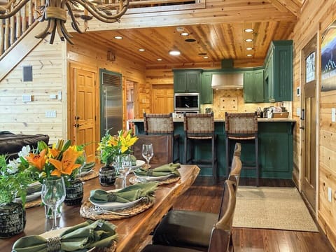 The gorgeous hand-hewn tree trunk table makes every meal a special occasion.