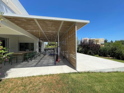 Sundeck and lounge area