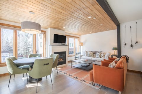 Quiet corner unit with great natural light