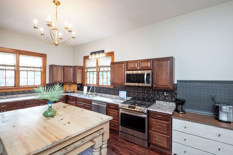 Kitchen, Chateau Amelia (2)