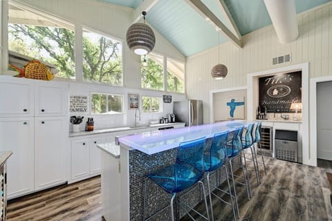 f3ef842c-a127-4c56-a098-8ce977f54771