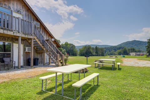 Huntsville Vacation Rental | Studio | 1BA | Step-Free Access | 700 Sq Ft