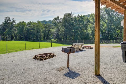 Huntsville Vacation Rental | Studio | 1BA | 1 Step to Enter | 700 Sq Ft