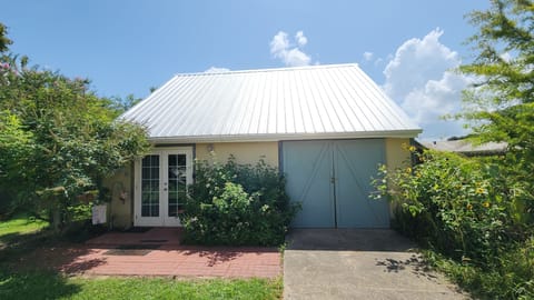 Parking space 10 feet from your front door