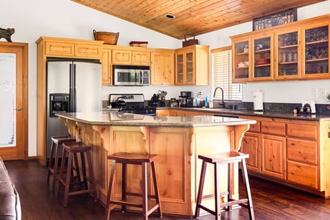 Bar stools throughout so cooking doesn`t have to be lonely.