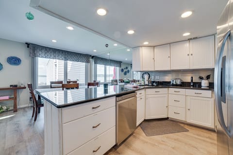 Fridge, microwave, stovetop, dishwasher