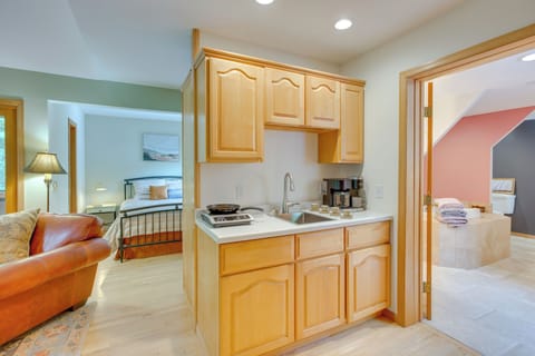 Studio | Kitchenette | 1st Floor | Hot Plate | Coffee Maker