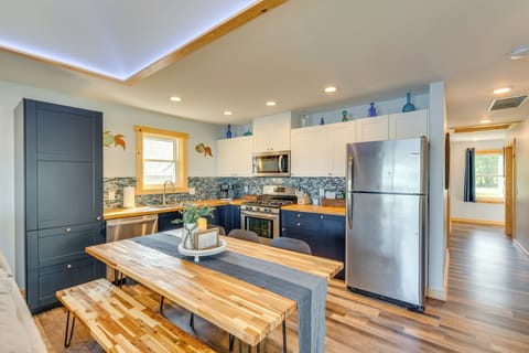 Kitchen | Central A/C | Free WiFi