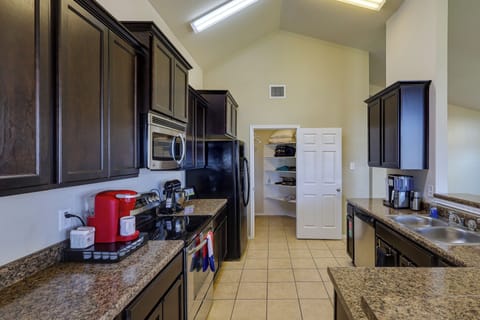 Kitchen | Cooking Basics | Coffee Maker | Trash Bags & Paper Towels Provided
