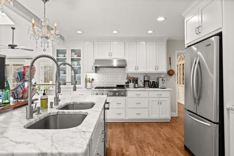 Two full sinks make dishwashing so much faster!
