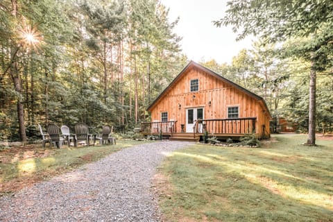 The Tree House Lodge is the perfect mix of nature and modern amenities. Located on a former girls' summer camp it has exactly what you need to unwind and reax while only being 10 miles from the action of Saratoga.