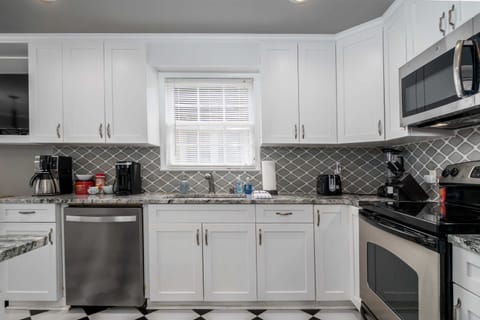 This well-equipped kitchen includes a modern dishwasher and dishwashing tablets, ready to take on the aftermath of any cooking endeavours.