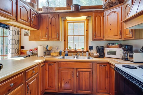 Kitchen | Cooking Basics | Paper Towels/Trash Bags | Blender | Spices