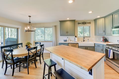 Kitchen & Dining Area | Keyless Entry