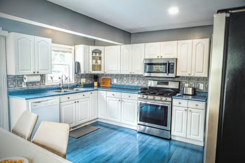 Fully equiped kitchen for preparing all your family meals in house