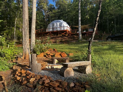 Tucked away in lush surroundings , you have the fully immersive experience in the nature 