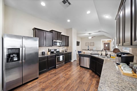 Fully equipped kitchen with high quality granite countertops.
