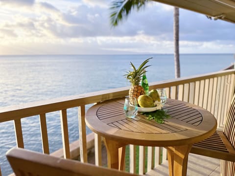 Vacation rental right on the ocean. Enjoy dining alfresco. - True oceanfront studio just steps from the waves at Pohailani 212 in Kahana