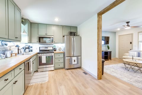 Kitchen | Cooking Basics | Coffee Maker | Blender | Microwave | Toaster Oven