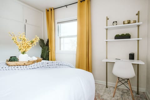 Nice place, clean. Thoughtful things included - stuff for baby (high chair, pack n play, baby monitor), commonly used items, local recommendations, etc that were helpful.-Lida