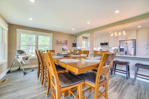Dining Area | Dishware & Flatware Provided | High Chair