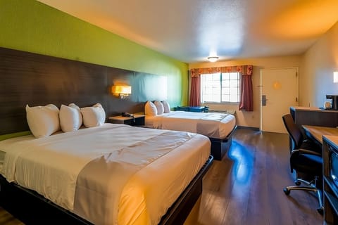 Unit with 2 Queen size beds. Exact unit will be assigned upon arrival. Views, colors and decor may vary.