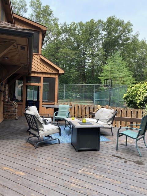 Large deck off of kitchen
