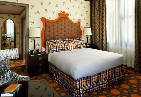 Unit with 1 King size bed. Exact unit will be assigned upon arrival. Views, colors and decor may vary.