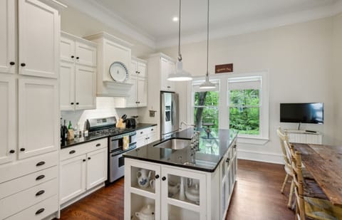 Fully equipped chef`s kitchen