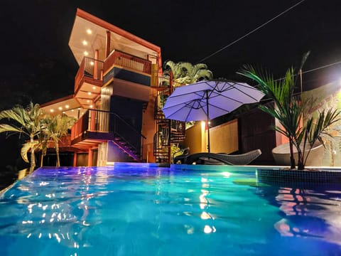 Amazing, huge swimming pool (1)