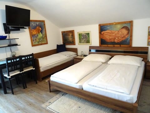 Familienzimmer mit Dusche od. Bad, WC - Haus Berger Apartment in Zell am See