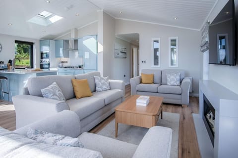 Swanlake Lodge - 3 Bedroom Holiday Home - Penally (16676)