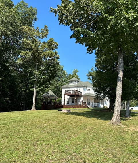 Spacious yard for outdoor fun...so relaxing!