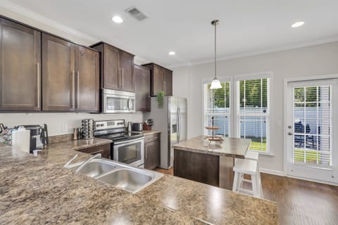 Barstool seating at breakfast island