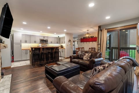 Living area offering a wood-burning fireplace, cozy furnishings and a smart TV.