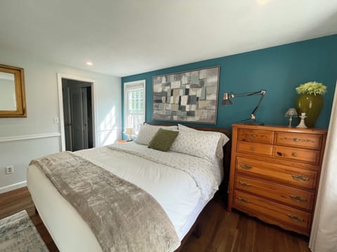 Master Room | en suite bathroom