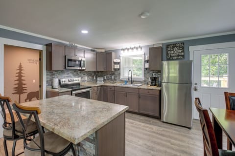 Kitchen | Equipped w/ Cooking Basics | Dishware & Flatware Provided