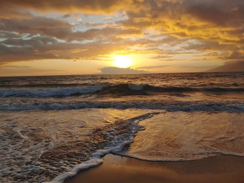 Ahhh, introducing Keawakapu's sunset.
